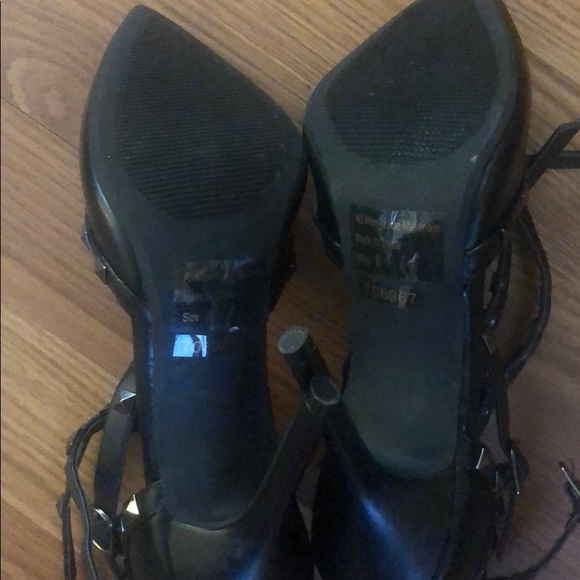 NWT heels - Picture 3 of 3